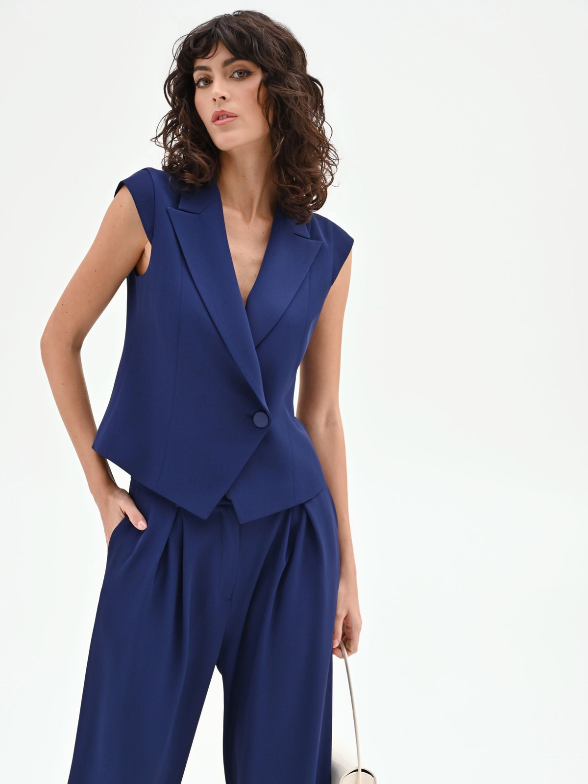 Gilet Studio blu indaco con chiusura asimmetrica