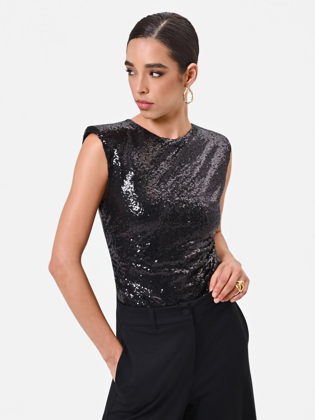 Top smanicato nero in paillettes