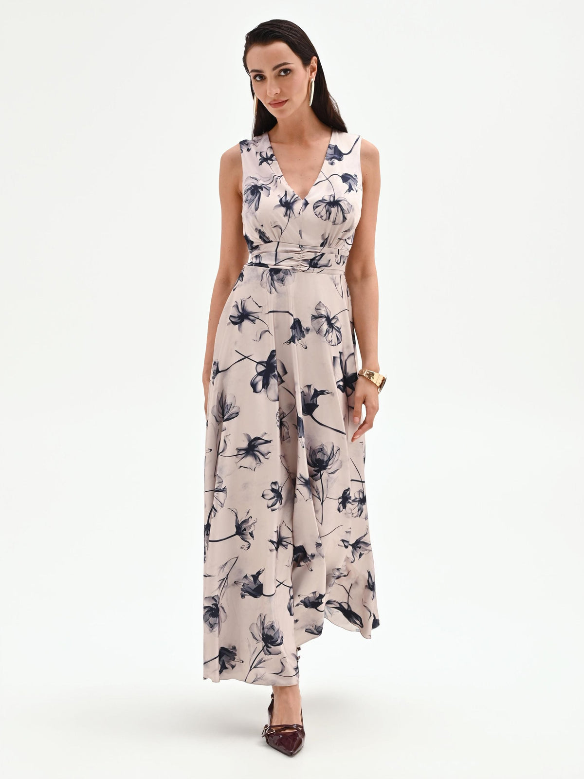 Abito lungo beige con stampa floreale blu navy