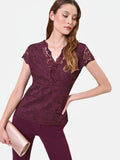 Top bordeaux in pizzo con scollo incrociato