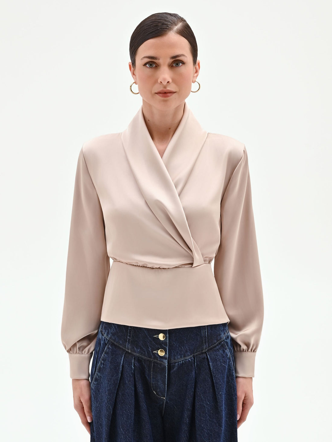 Blusa a portafoglio in raso tortora beige