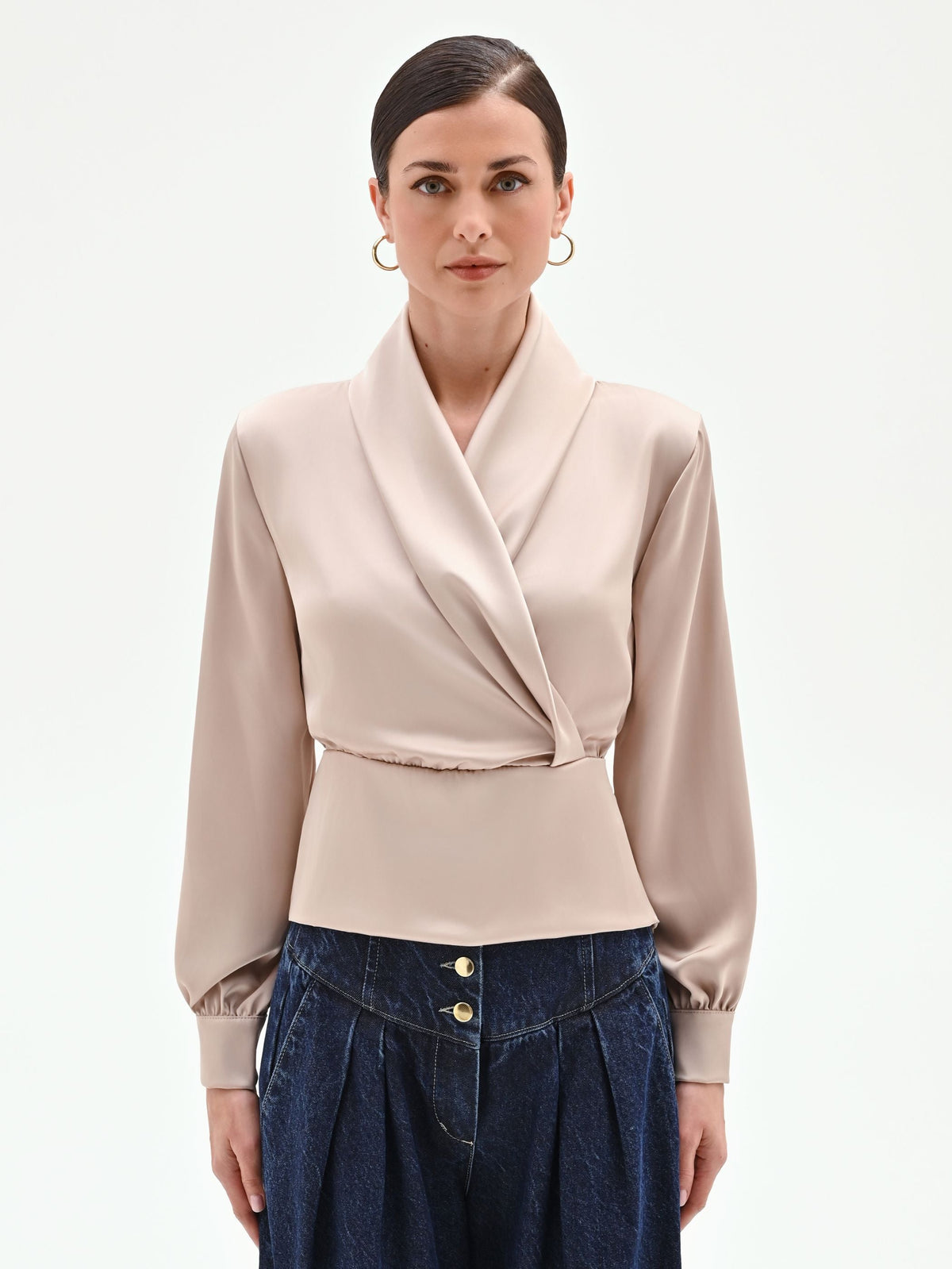 Blusa a portafoglio in raso tortora beige