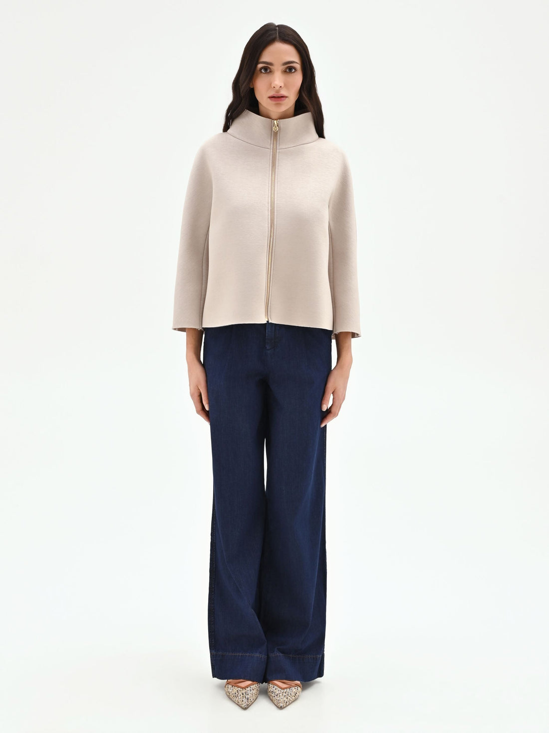 Giacca corta tortora beige con collo a imbuto