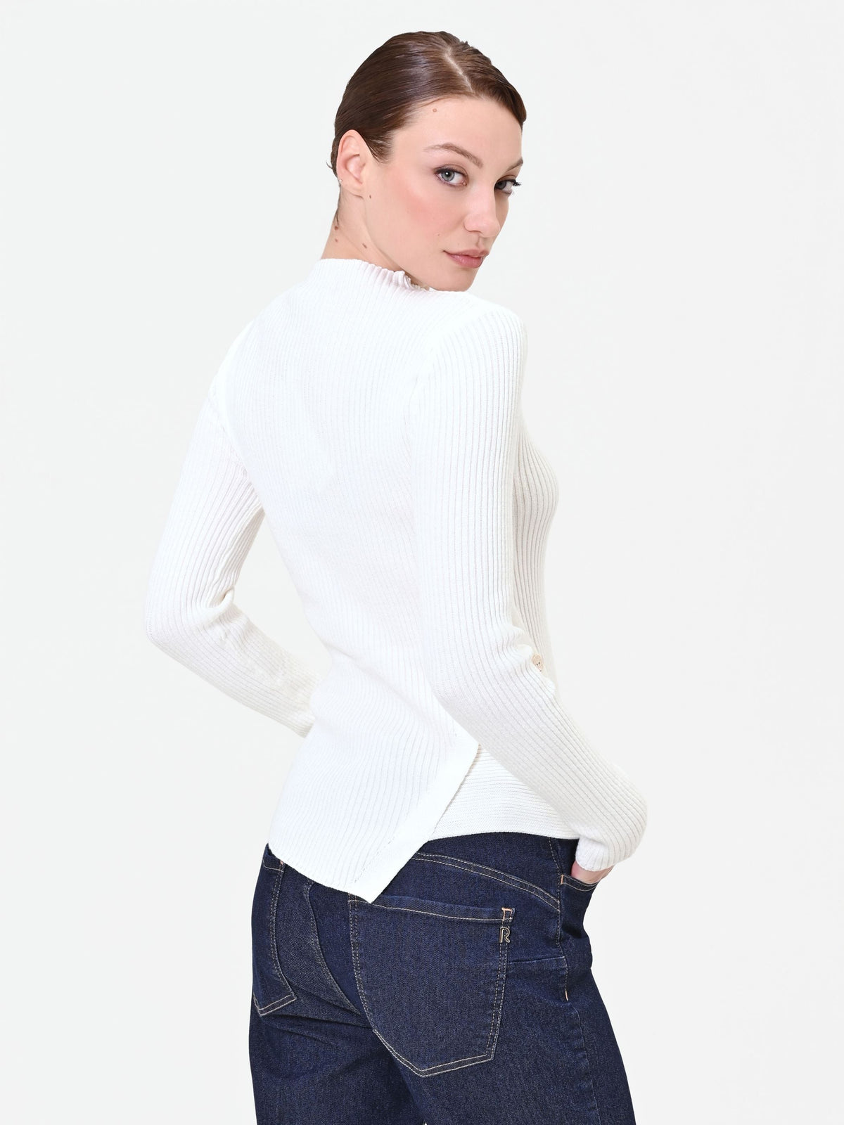 Maglia misto viscosa asimmetrica con bottoni panna bianco