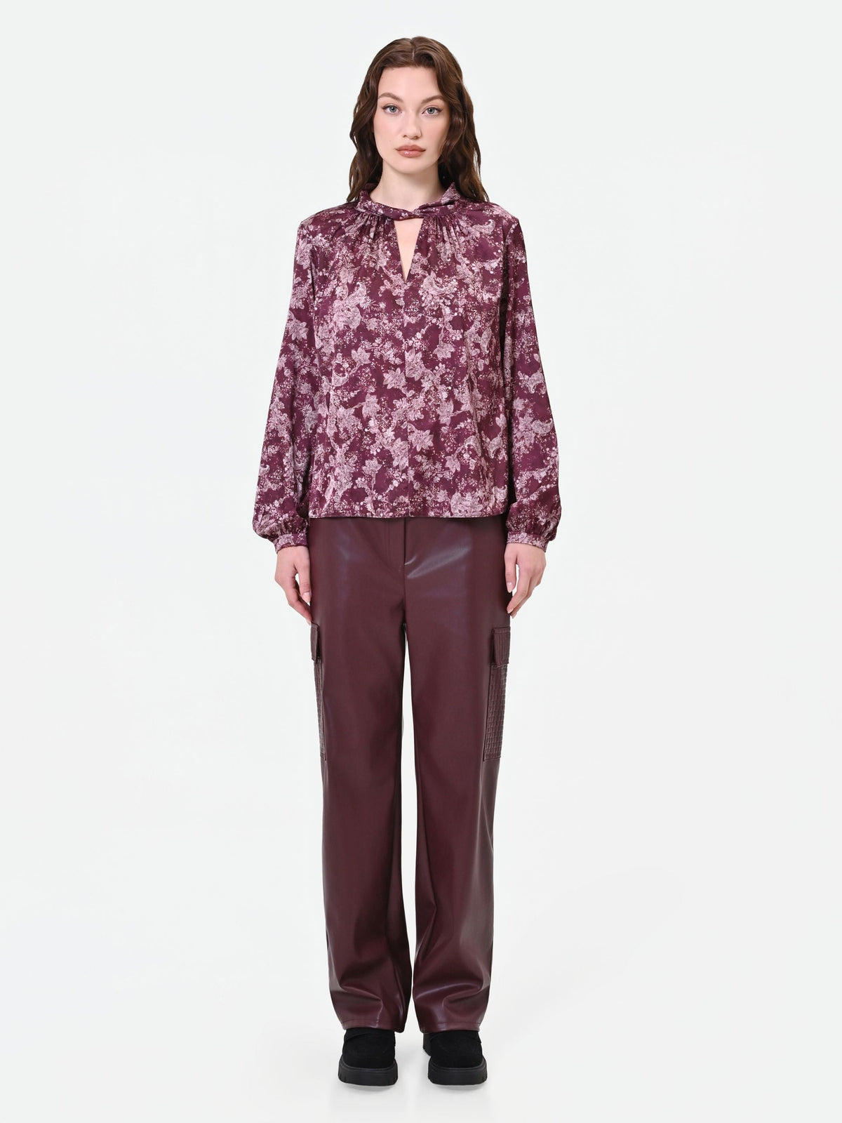 Blusa rosso bordeaux con fantasia e collo a torchon