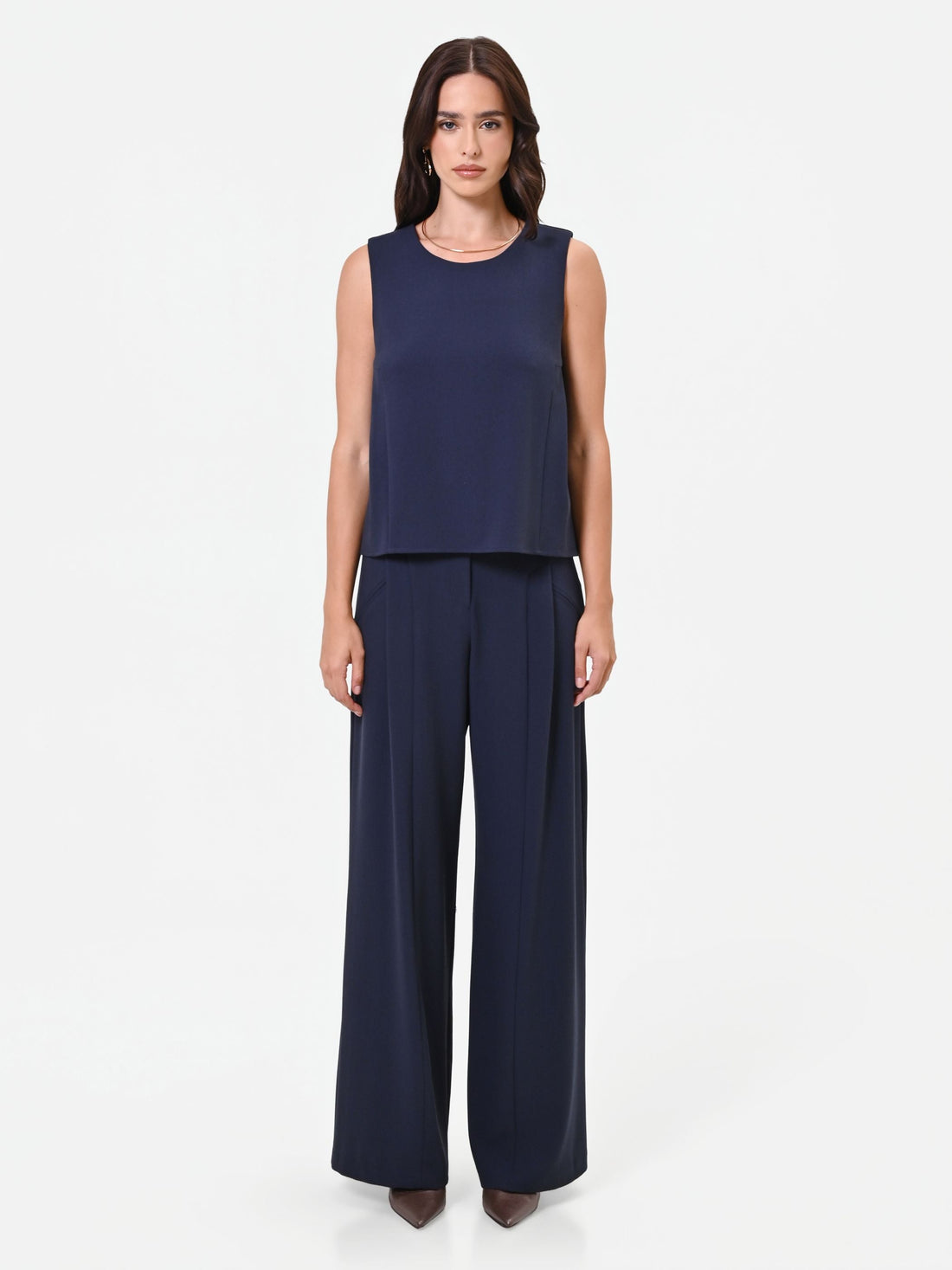 Top girocollo blu navy dalla linea essenziale