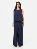 Top girocollo blu navy dalla linea essenziale