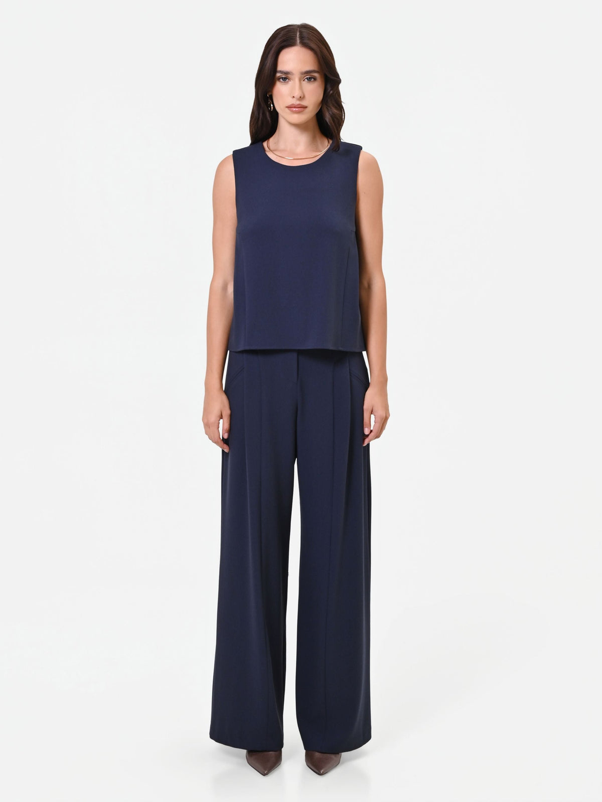 Top girocollo blu navy dalla linea essenziale