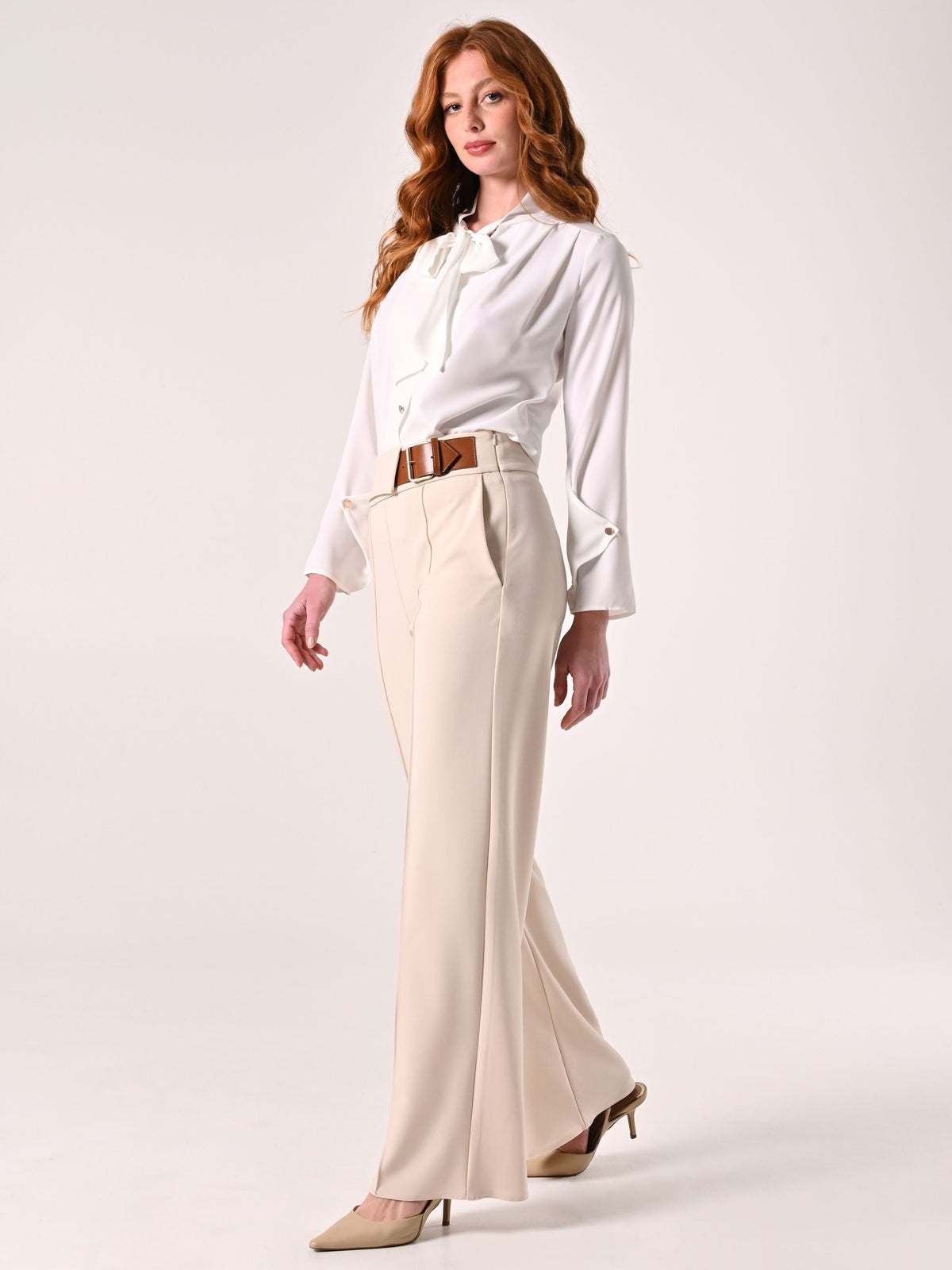 Pantaloni con Fibbia in Scuba Mano Crepe Beige