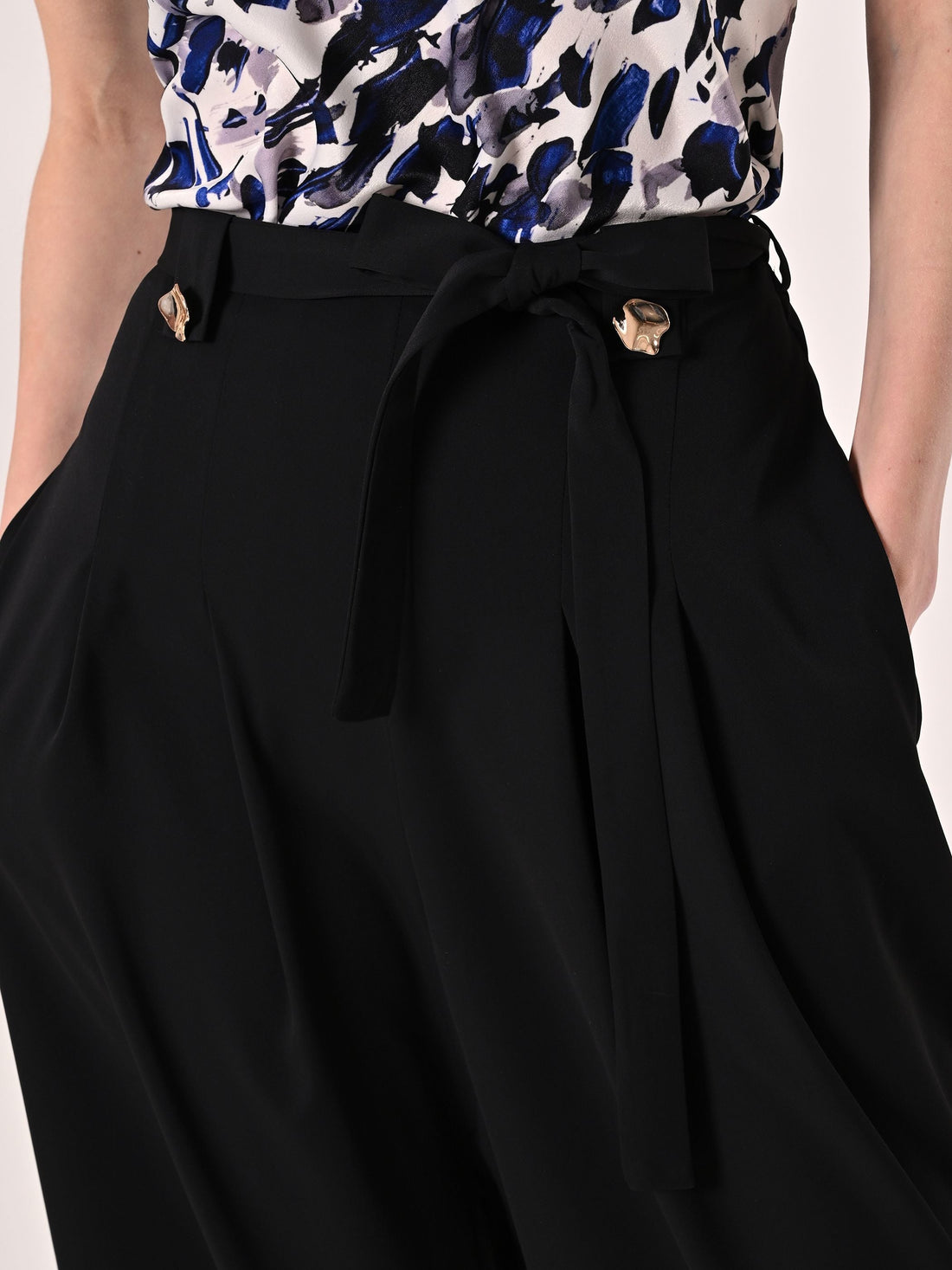 Pantaloni Neri in Tessuto Fluido