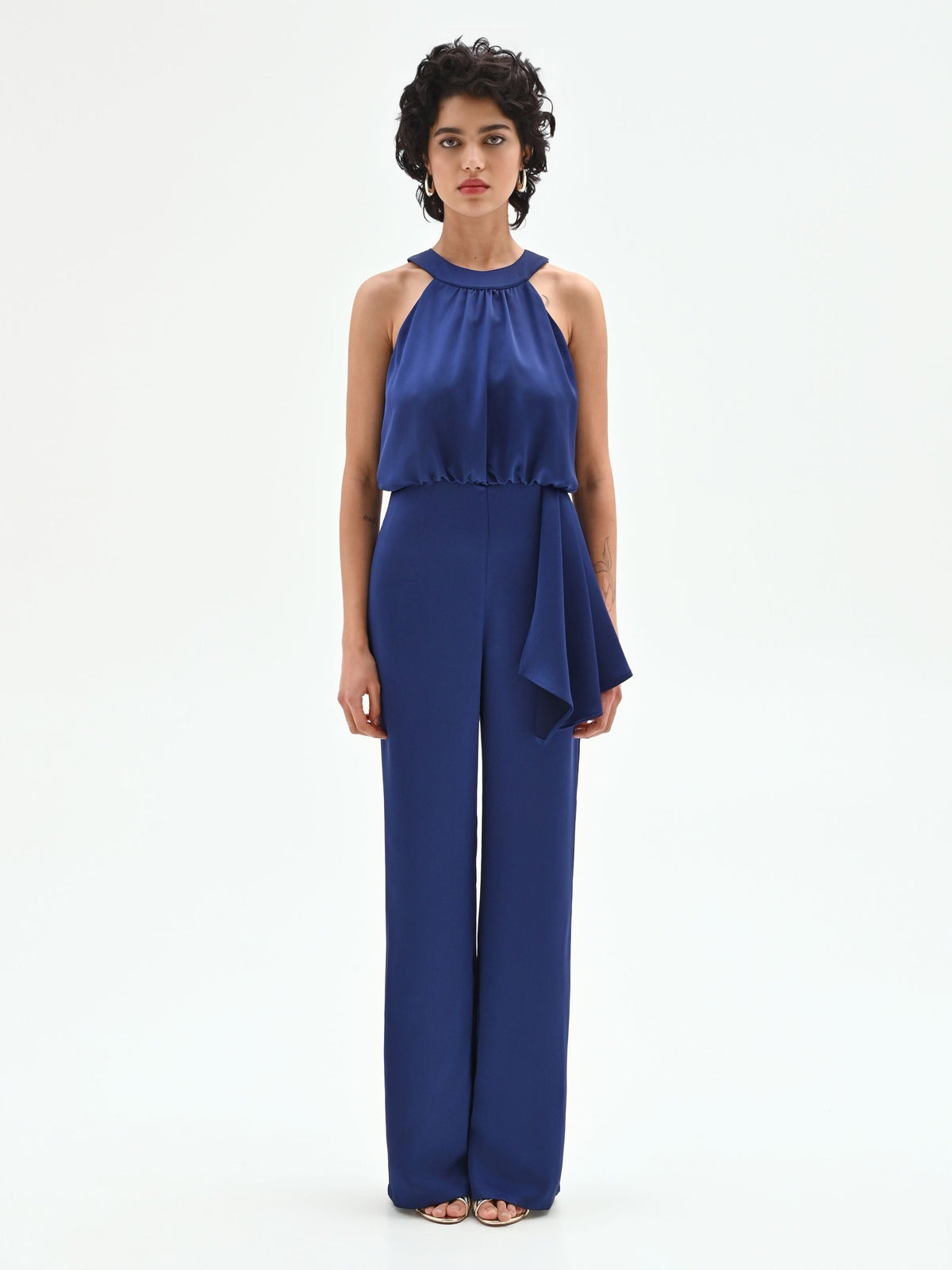 Tuta elegante blu brillante con drappeggio laterale