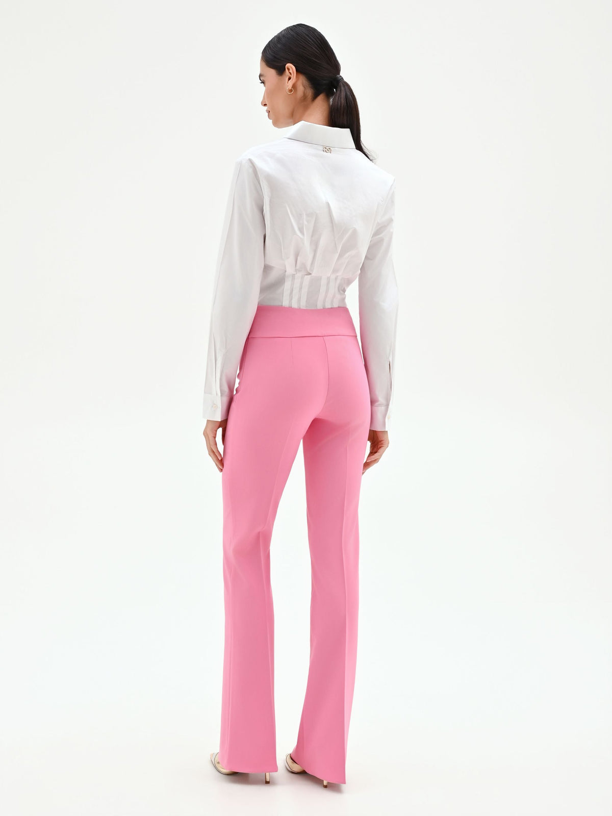Pantalone rosa mid flared a vita alta con piega stirata