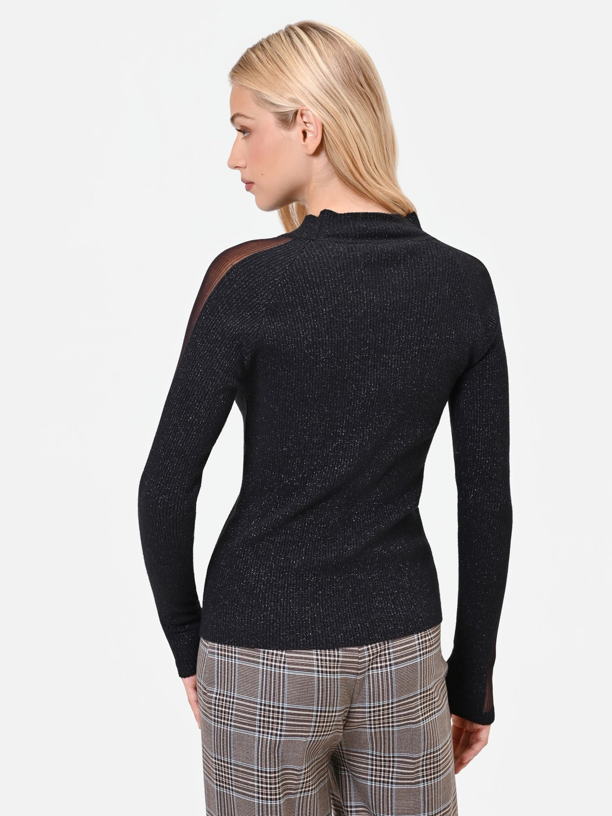 Maglia nera a coste con collo a lupetto in misto viscosa