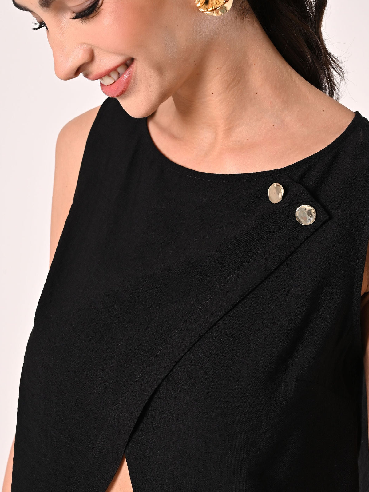 Crop Top Nero con Bottoni Gioiello