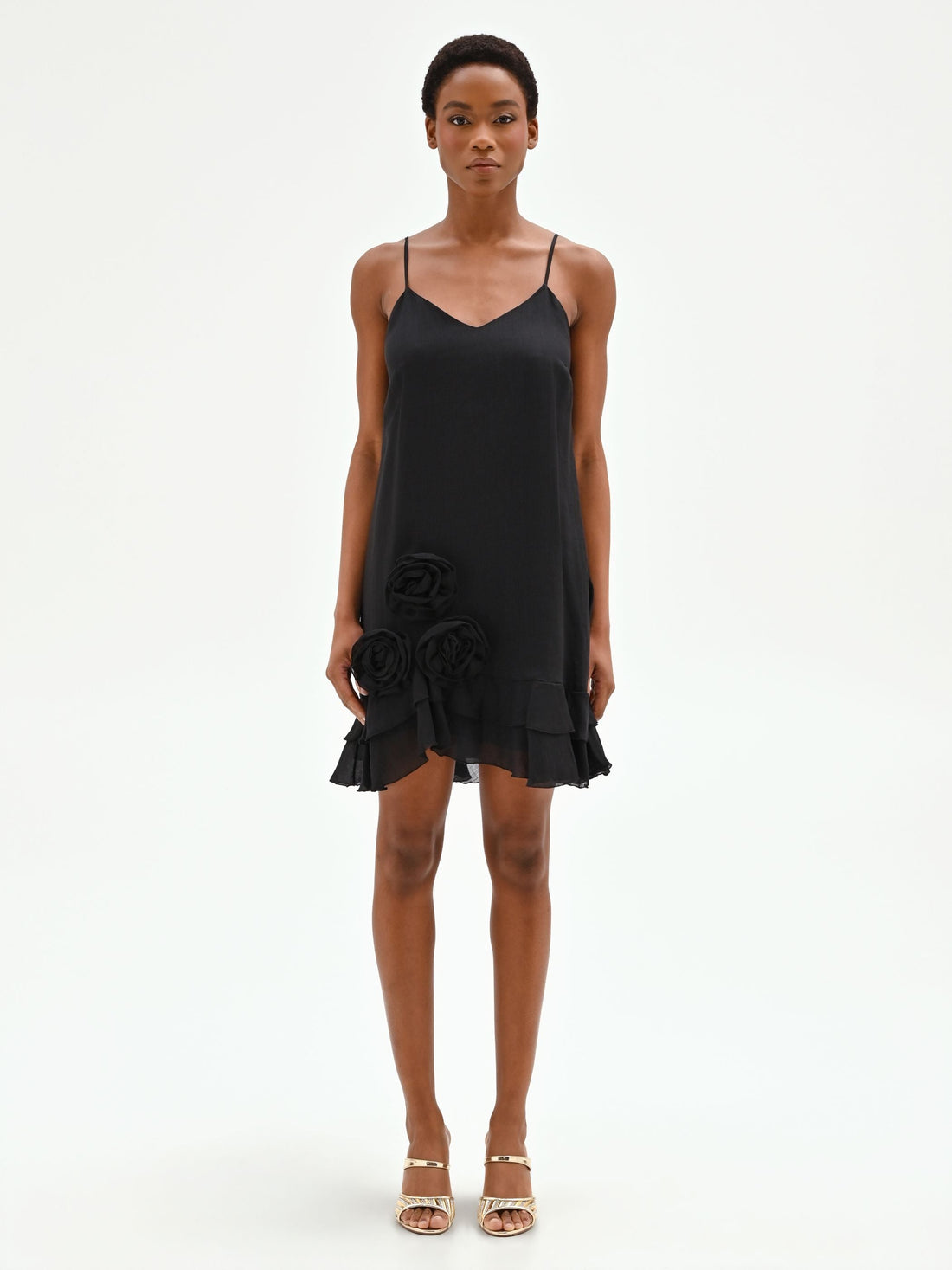 Mini abito nero in lyocell con rose applicate e balze