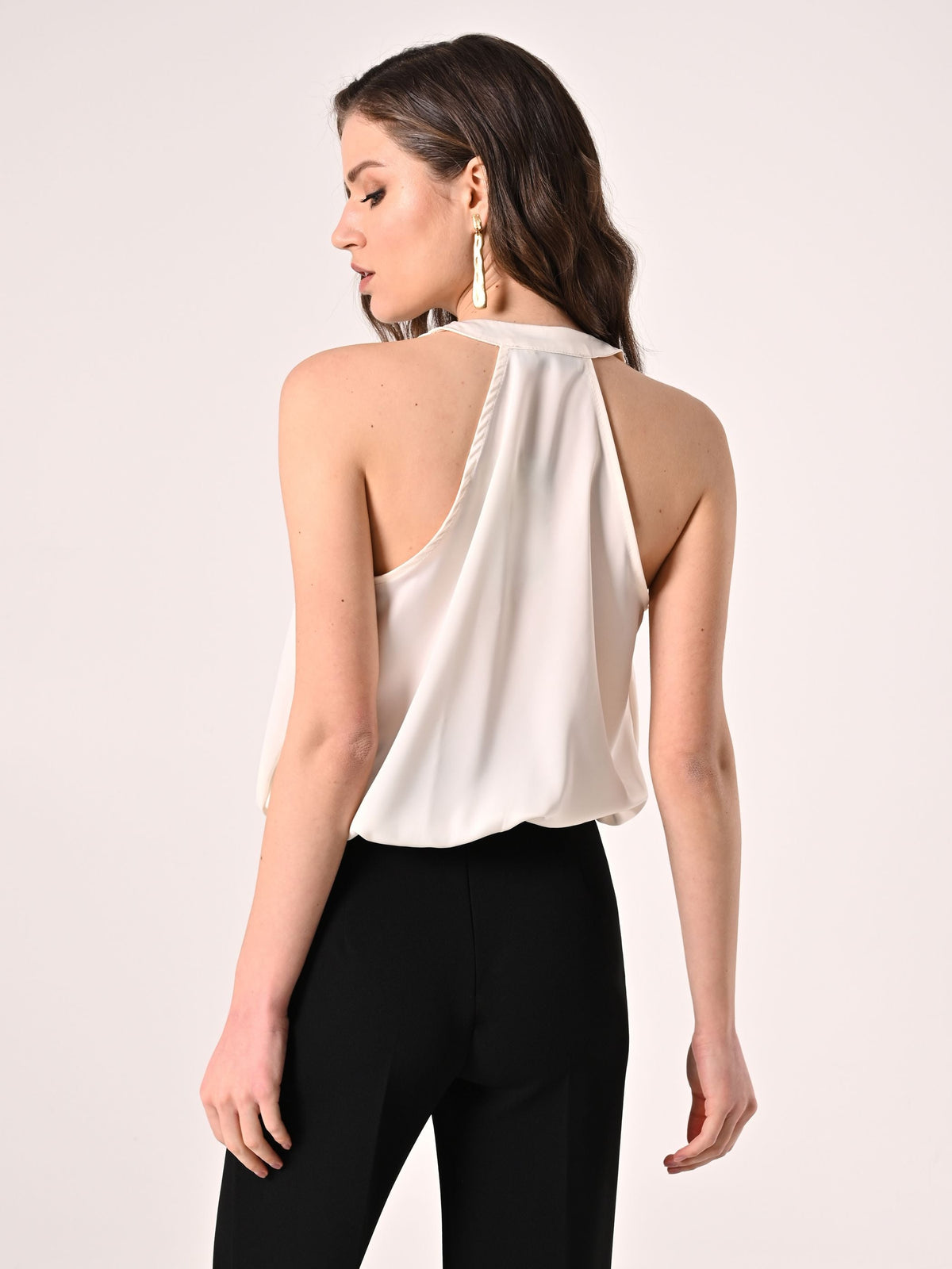Top Bianco in Raso con scollo all'Americana