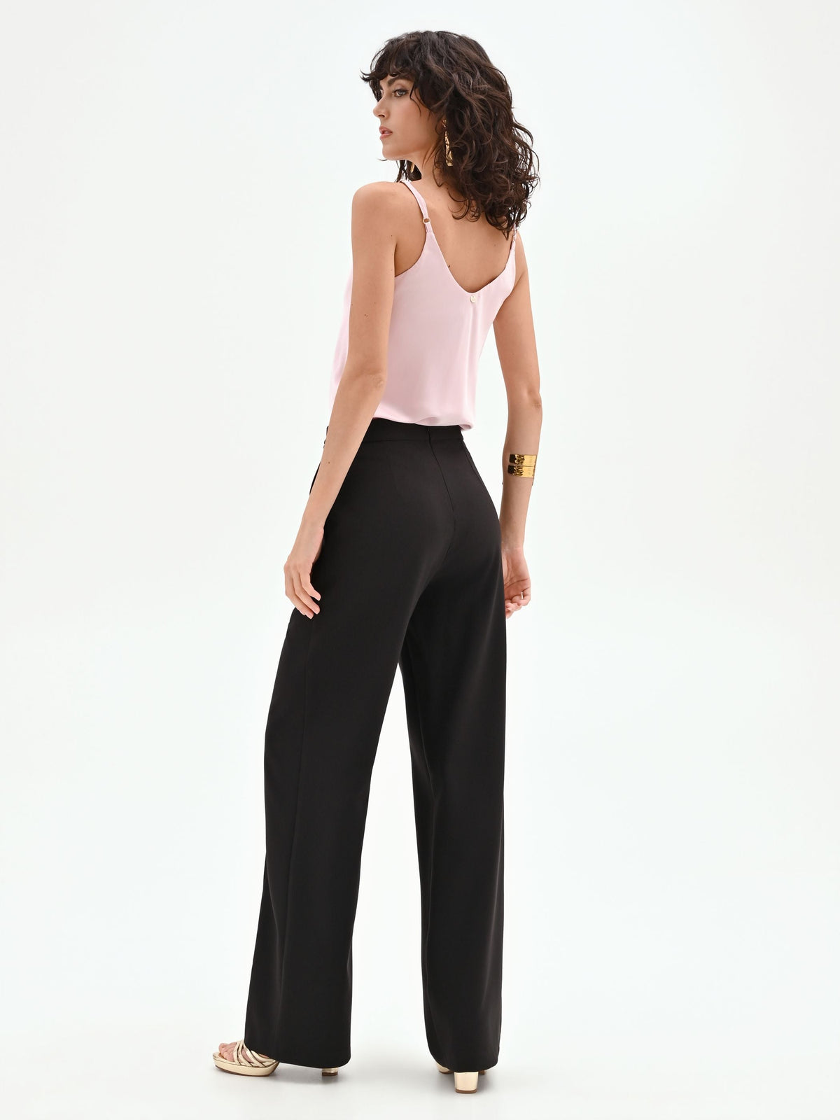Pantalone nero a gamba dritta con bottoni gioiello