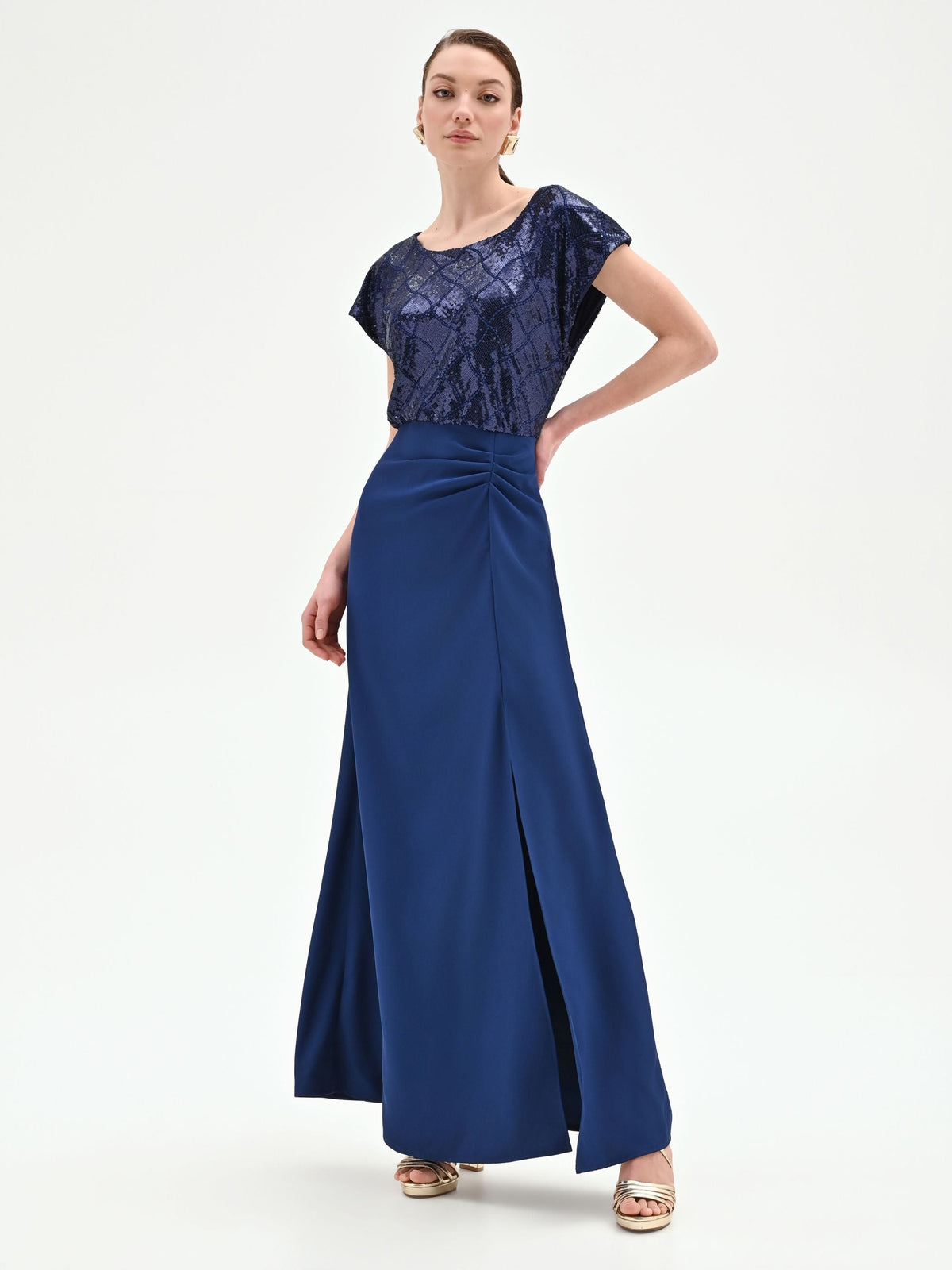 Abito lungo blu brillante con corpino di paillettes