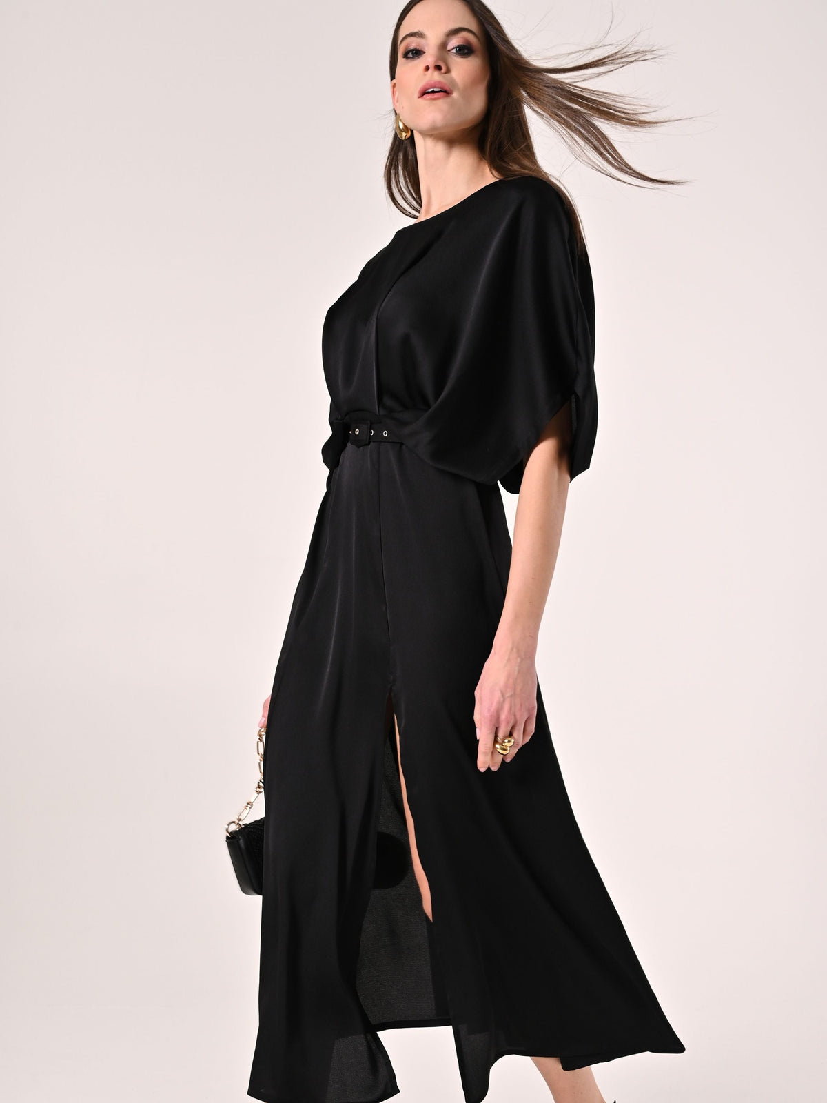 Abito Nero con Maniche Kimono