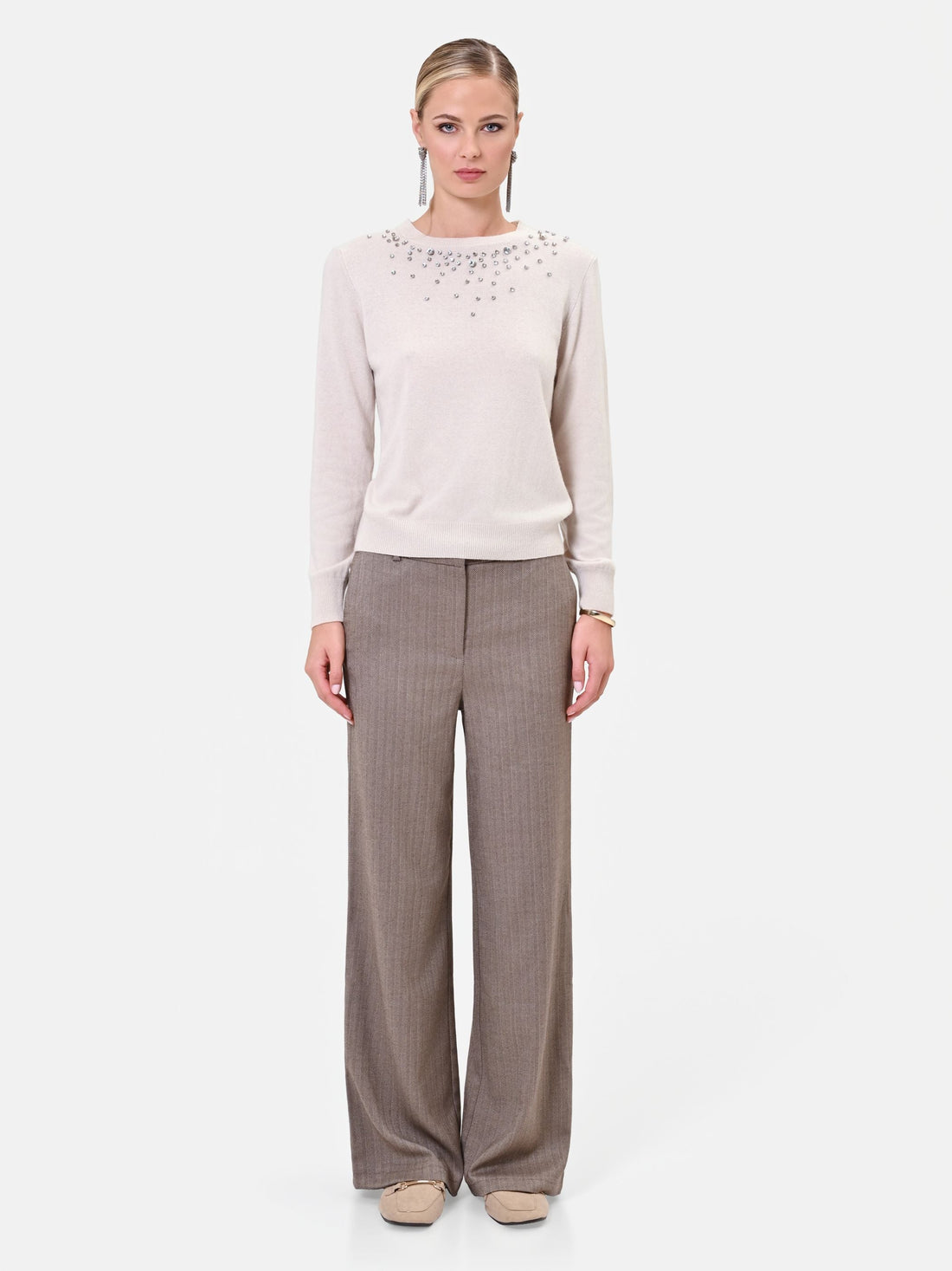 Maglia in viscosa tortora beige con applicazioni gioiello