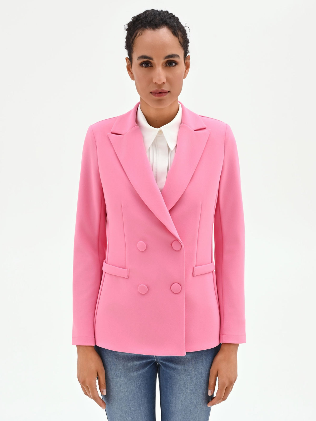 Giacca doppiopetto rosa con bottoni ricoperti