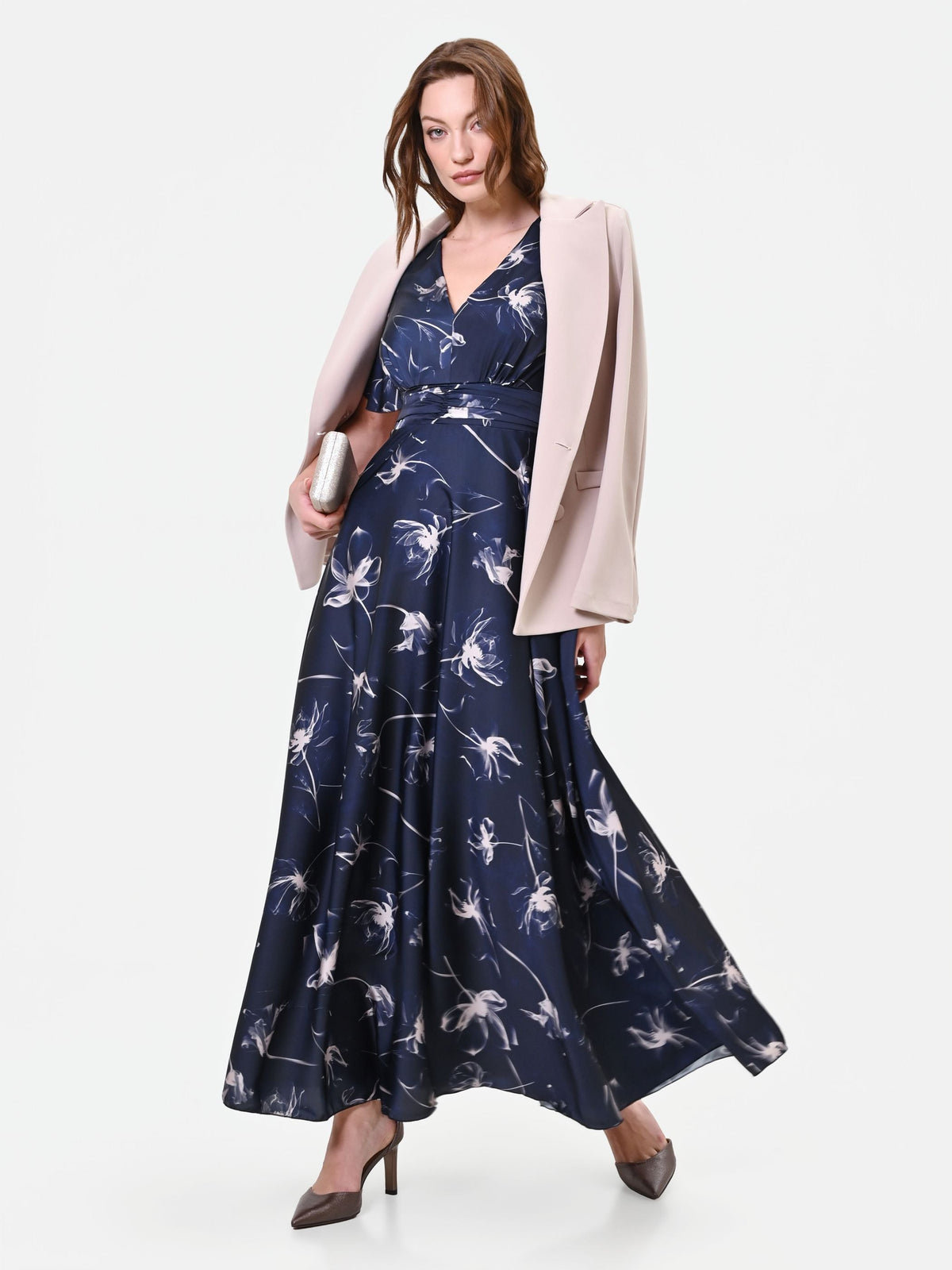 Abito lungo blu navy in raso con stampa a fiori