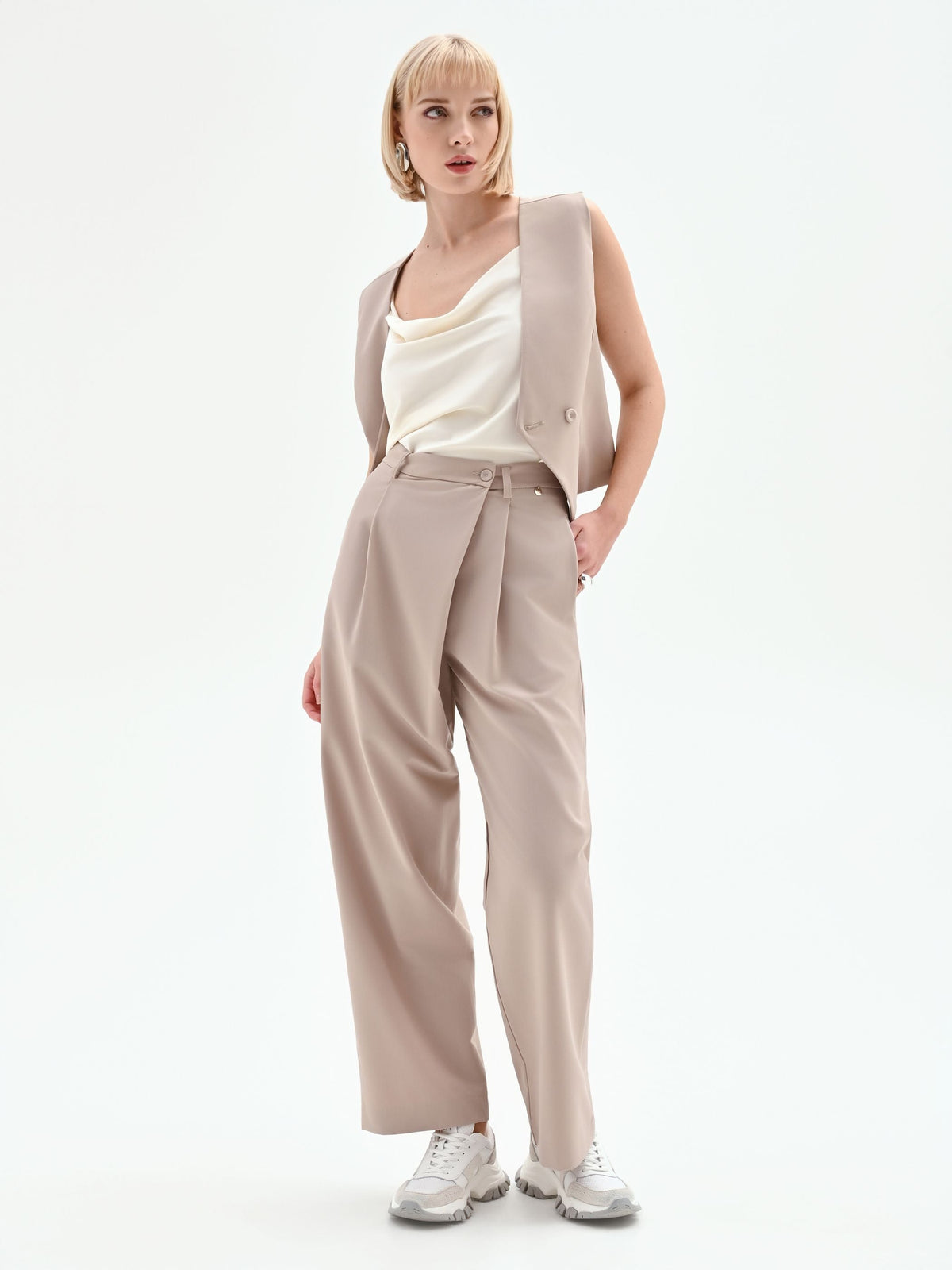 Pantalone carrot fit tortora beige a portafoglio