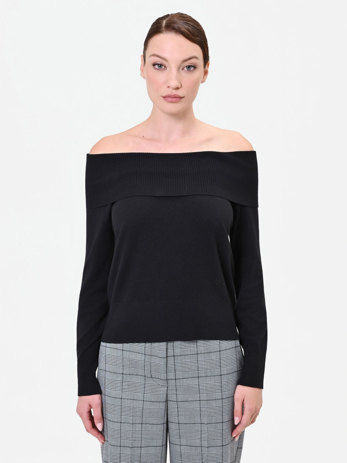 Maglione nero scollato in viscosa in misto viscosa