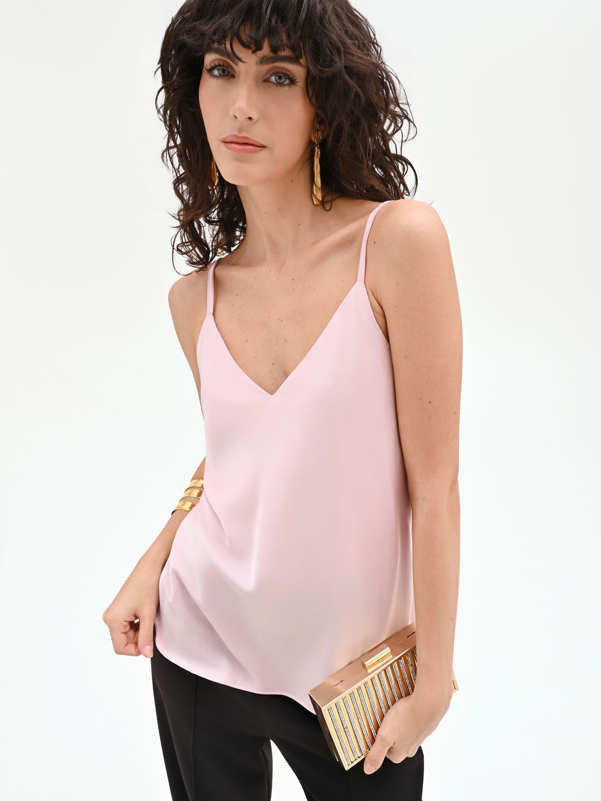 Top in raso rosa pastello con scollo a v