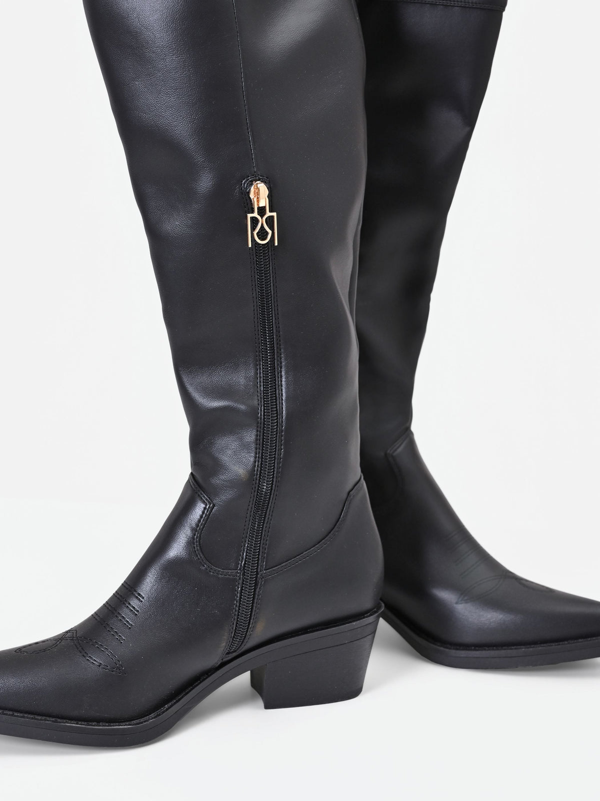 Stivale nero stile texano con gambale alto