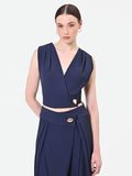Top blu navy con incrocio e bottone design