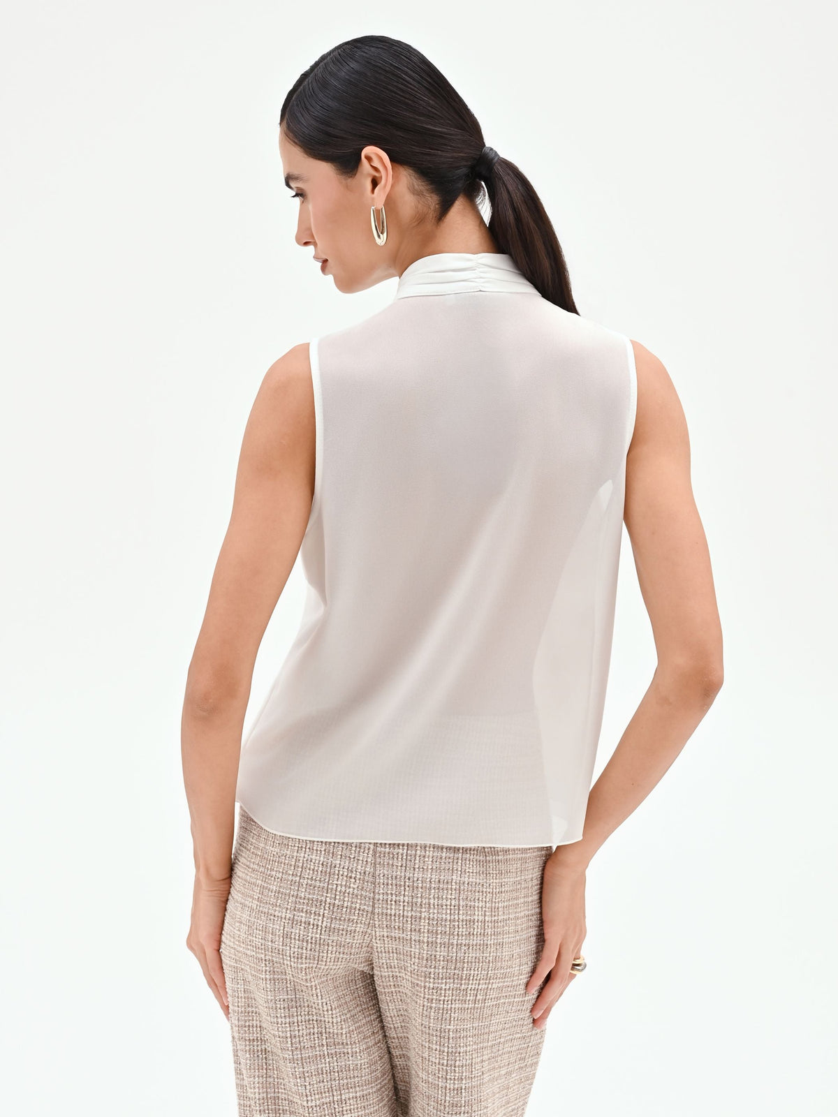 Top panna in georgette con collo arricciato