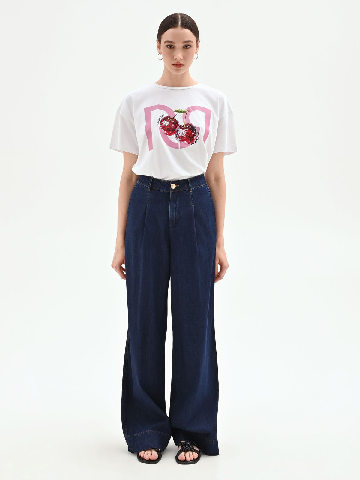 T-shirt bianca con stampa ciliegie