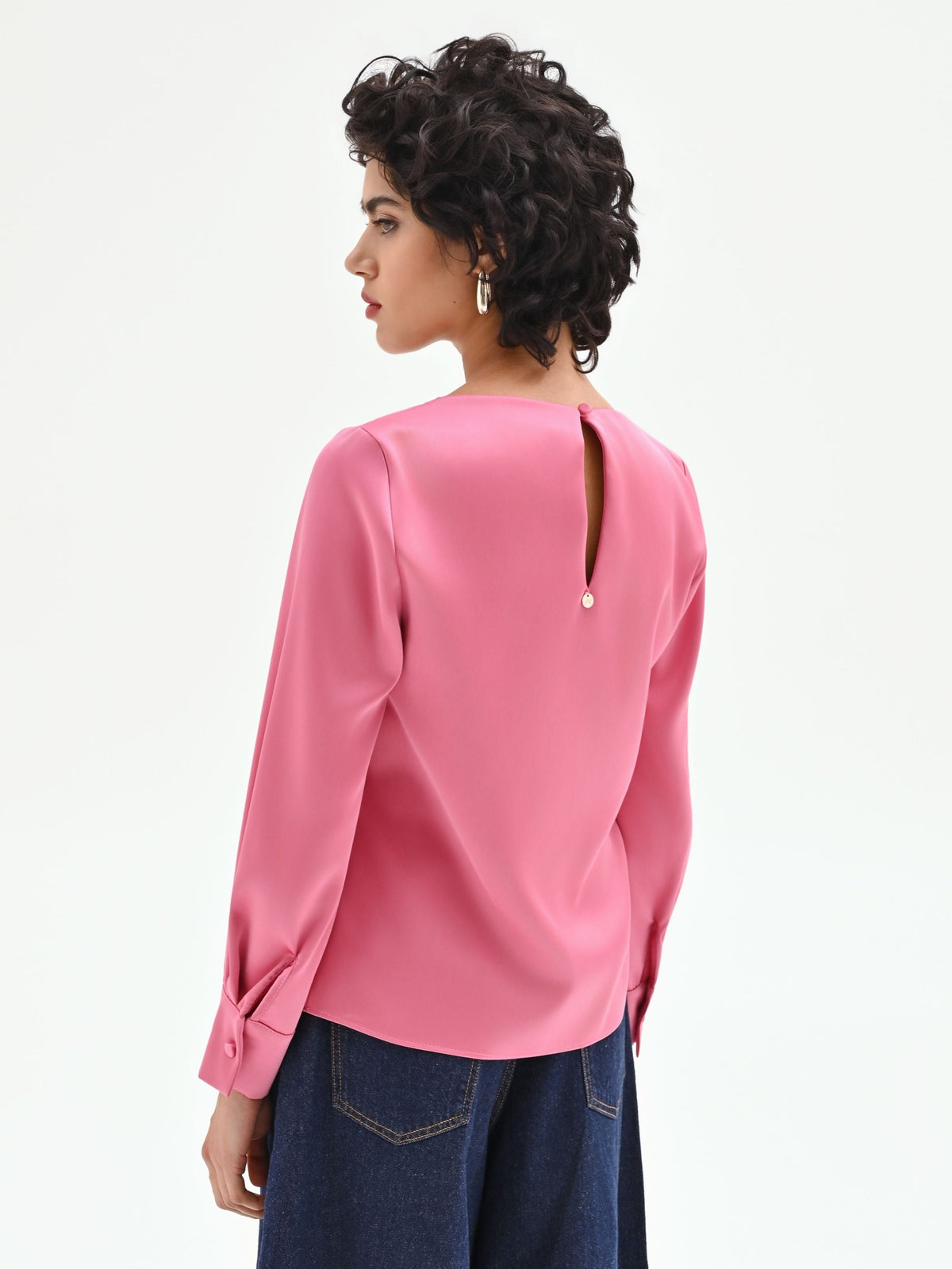 Blusa rosa con maniche a sbuffo