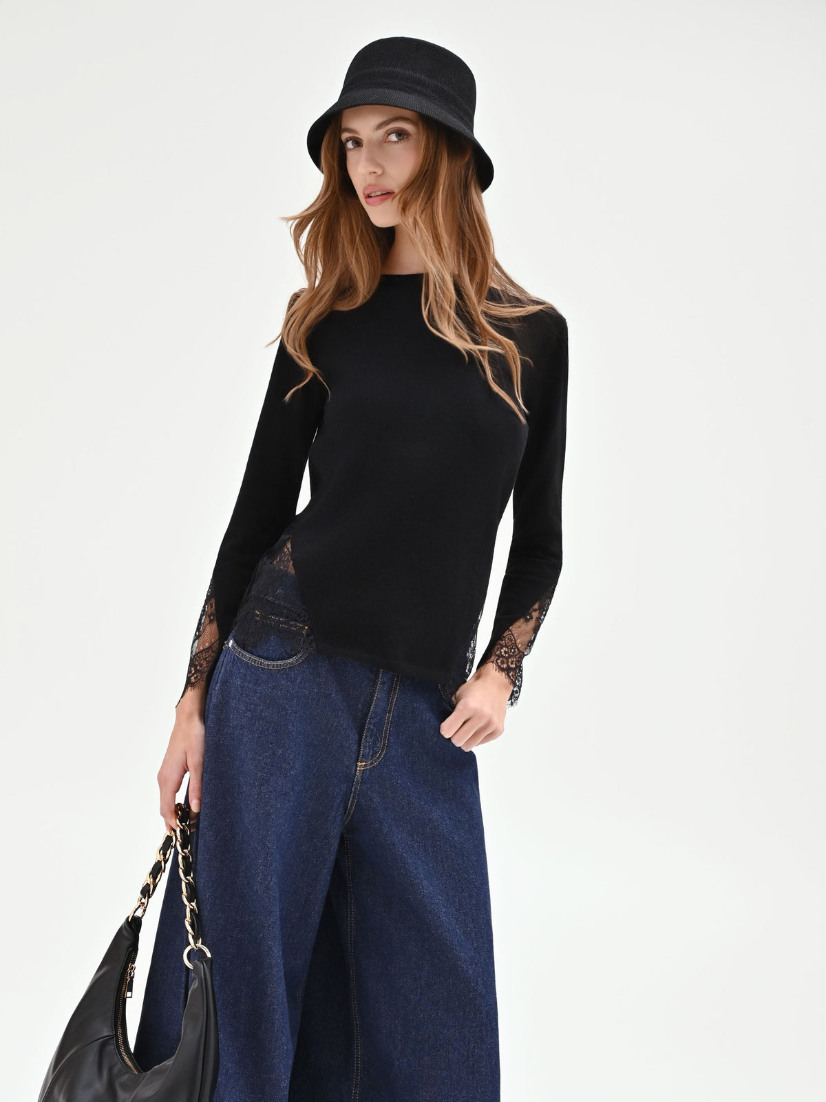 Maglia nera con inserti pizzo