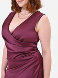 Abito Curvy midi in raso bordeaux rosso