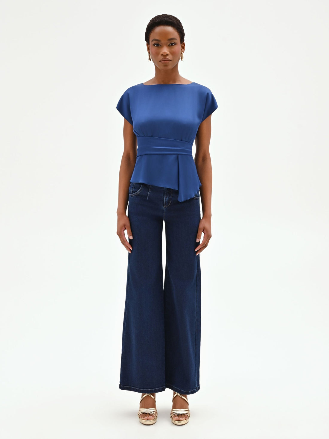 Blusa blu brillante con drappeggio in vita