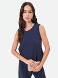 Top girocollo blu navy dalla linea essenziale