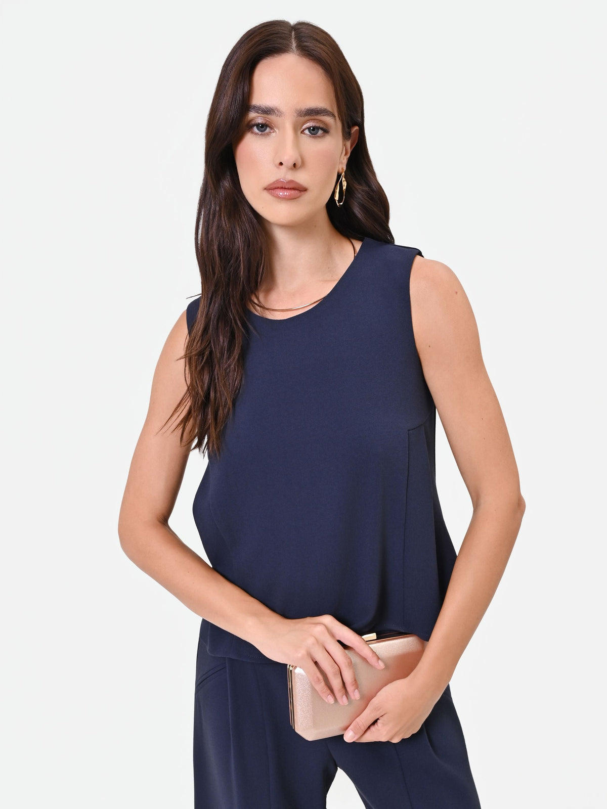 Top girocollo blu navy dalla linea essenziale