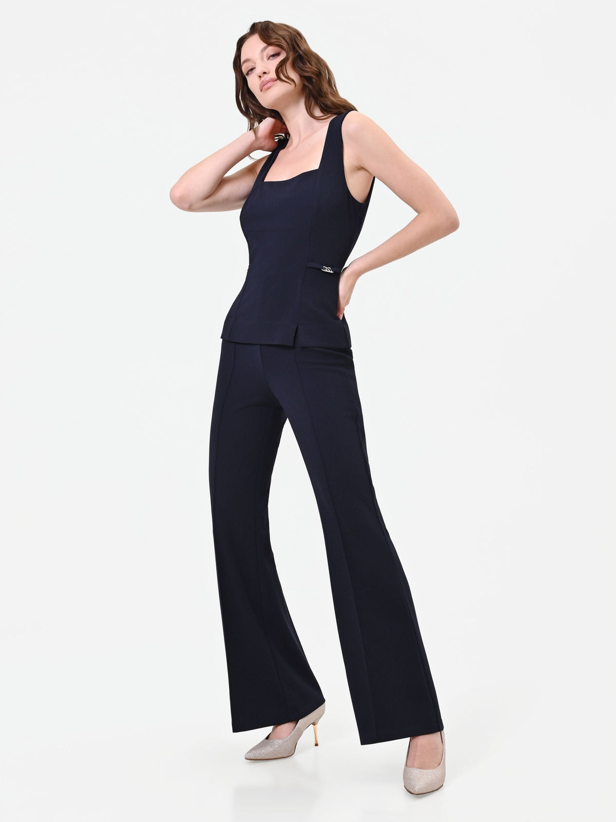 Tuta blu navy con pantalone a zampa