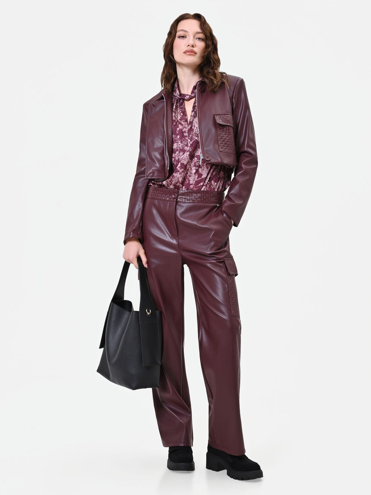 Pantalone cargo bordeaux rosso in similpelle