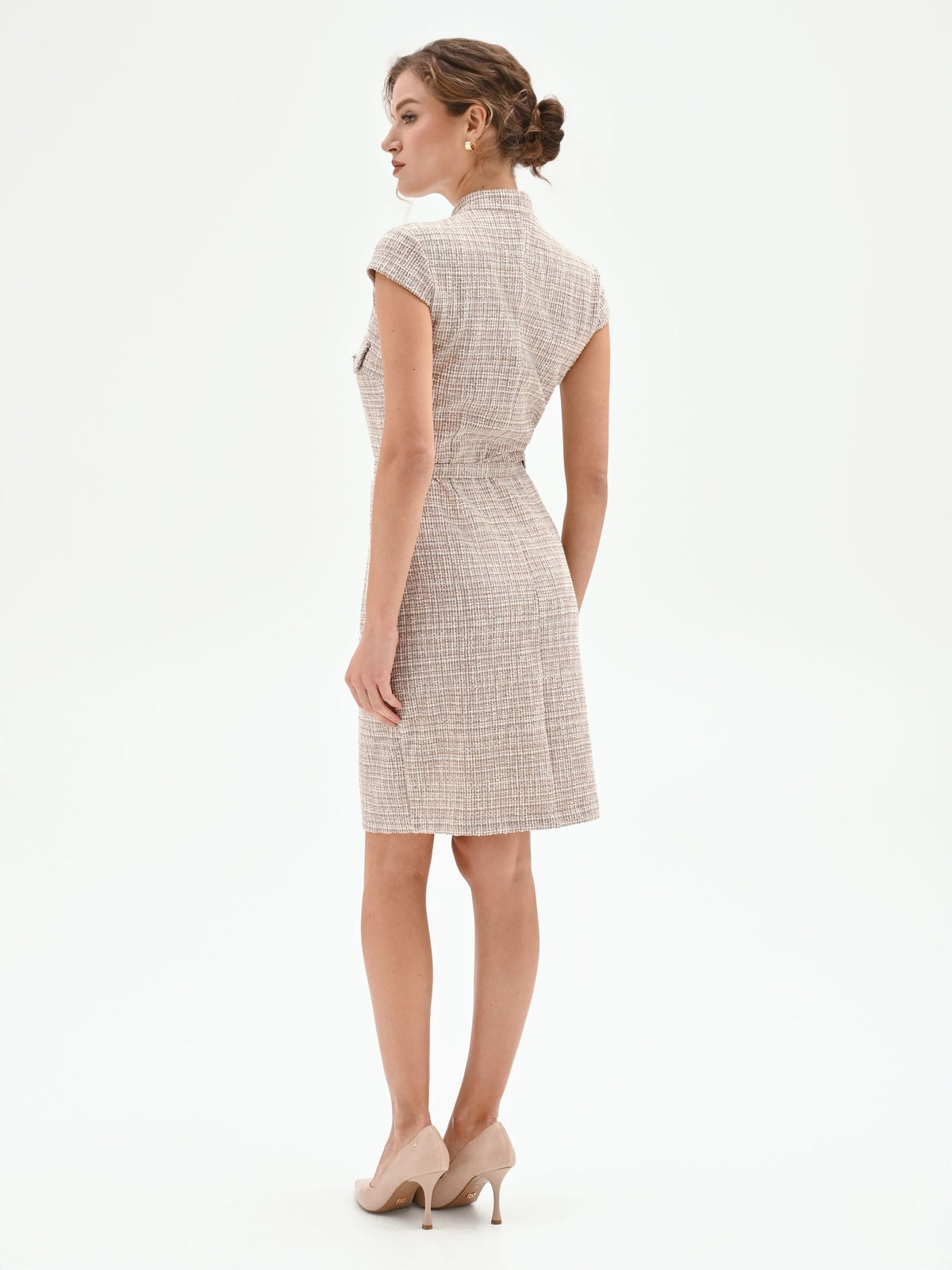 Abito a tubino beige chiaro in tweed con cintura