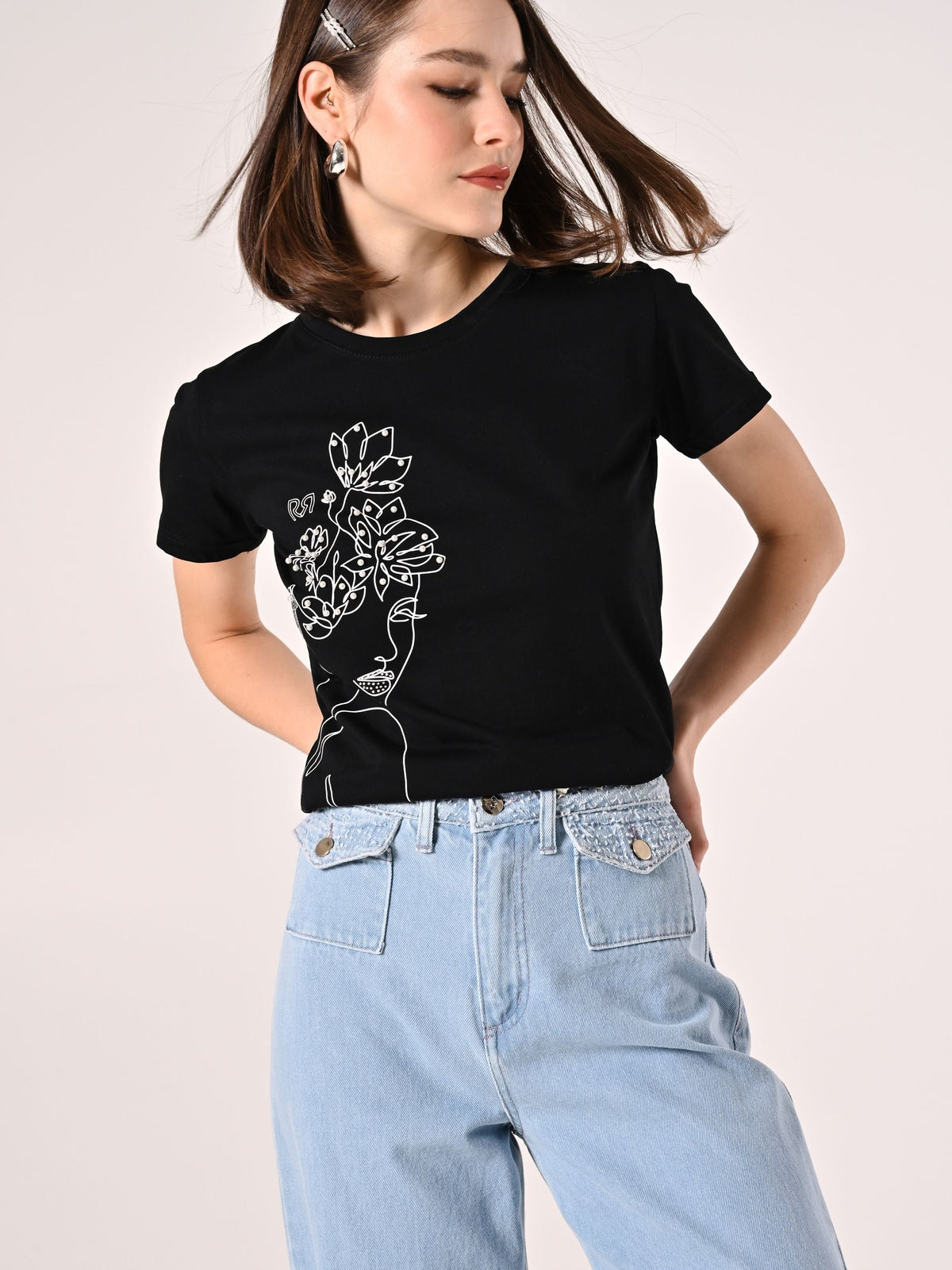 T-Shirt Nera in Cotone con Perle