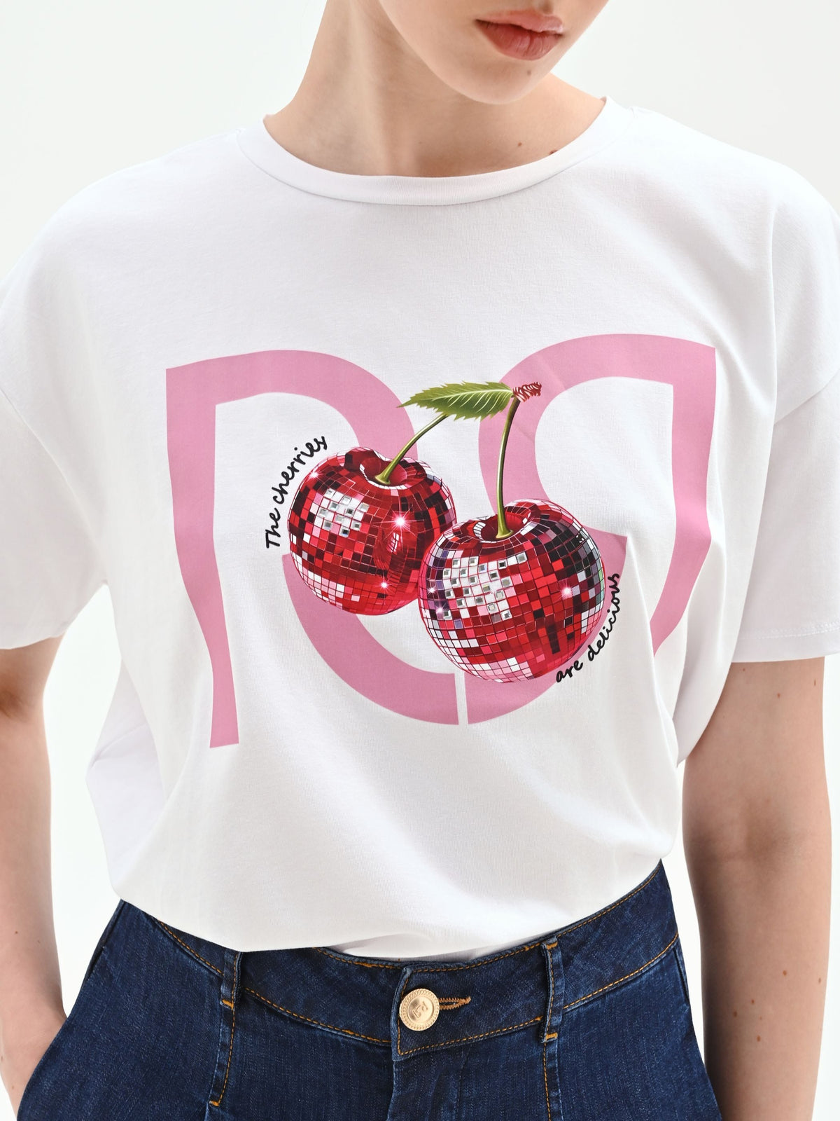 T-shirt bianca con stampa ciliegie