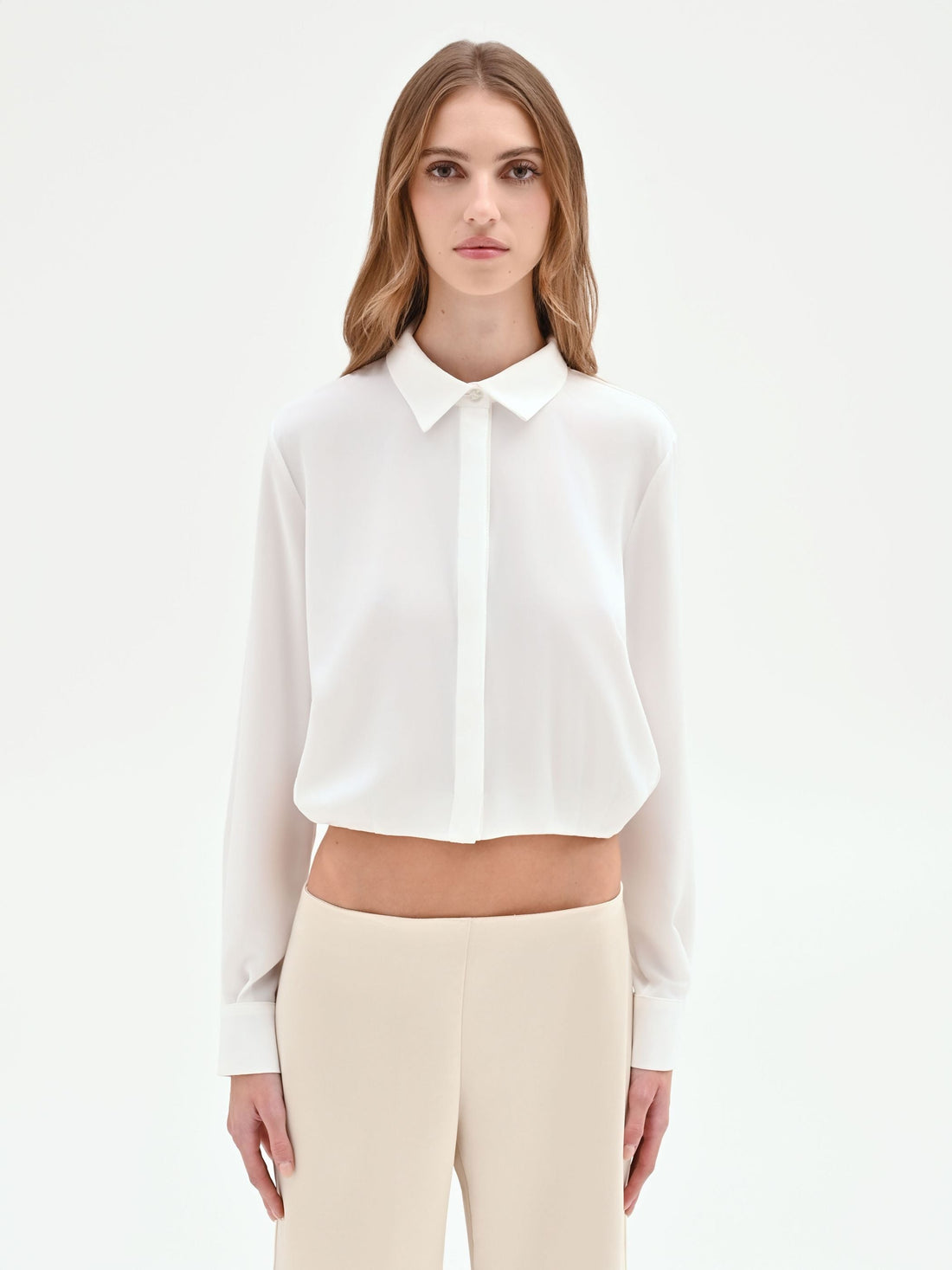 Camicia cropped panna con fondo elastico