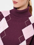 Maglia dolcevita in viscosa bordeaux con motivo a rombi