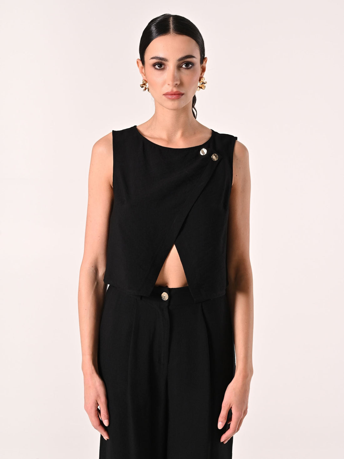 Crop Top Nero con Bottoni Gioiello