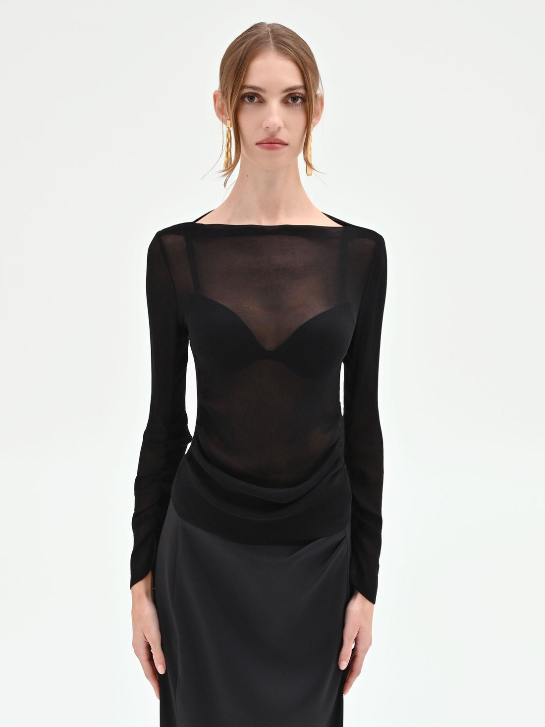 Blusa nera con drappeggio laterale