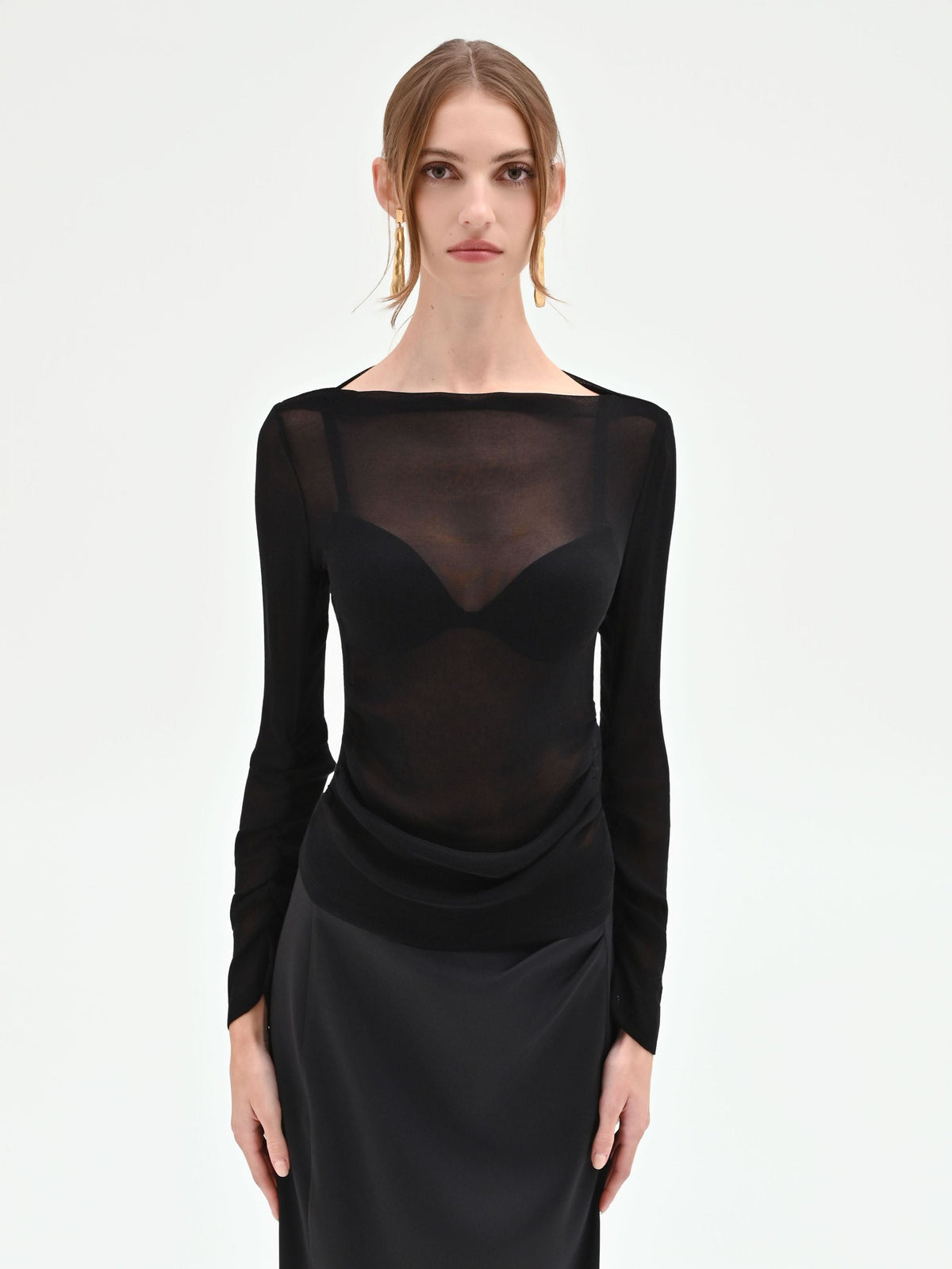 Blusa nera con drappeggio laterale