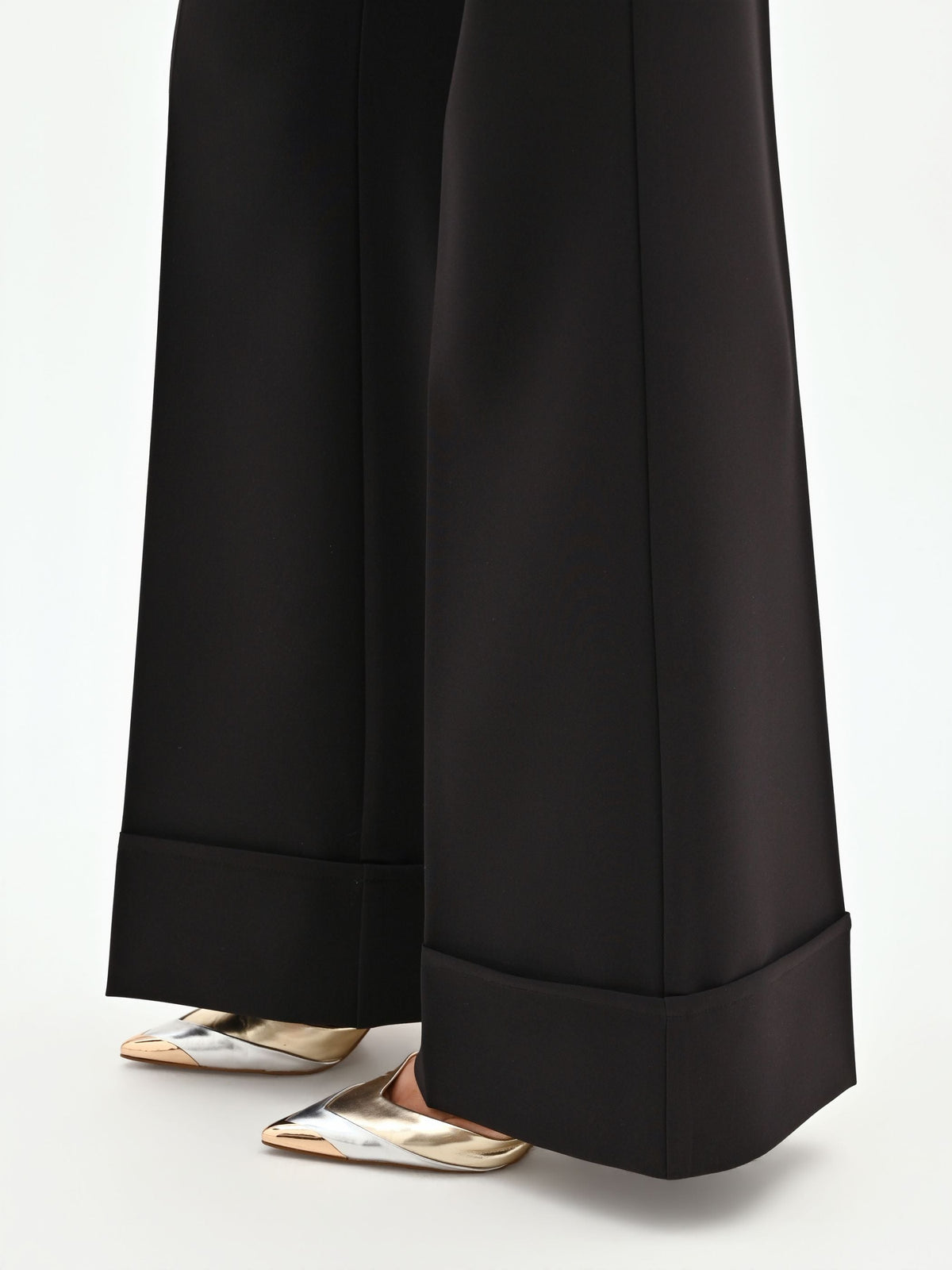 Pantalone nero a vita alta con risvolto